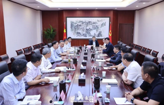 黄晓武与吉林省四平市考察组举行工作座谈