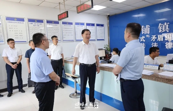 黄晓武在五河县访企入村、调研指导学习教育开展情况